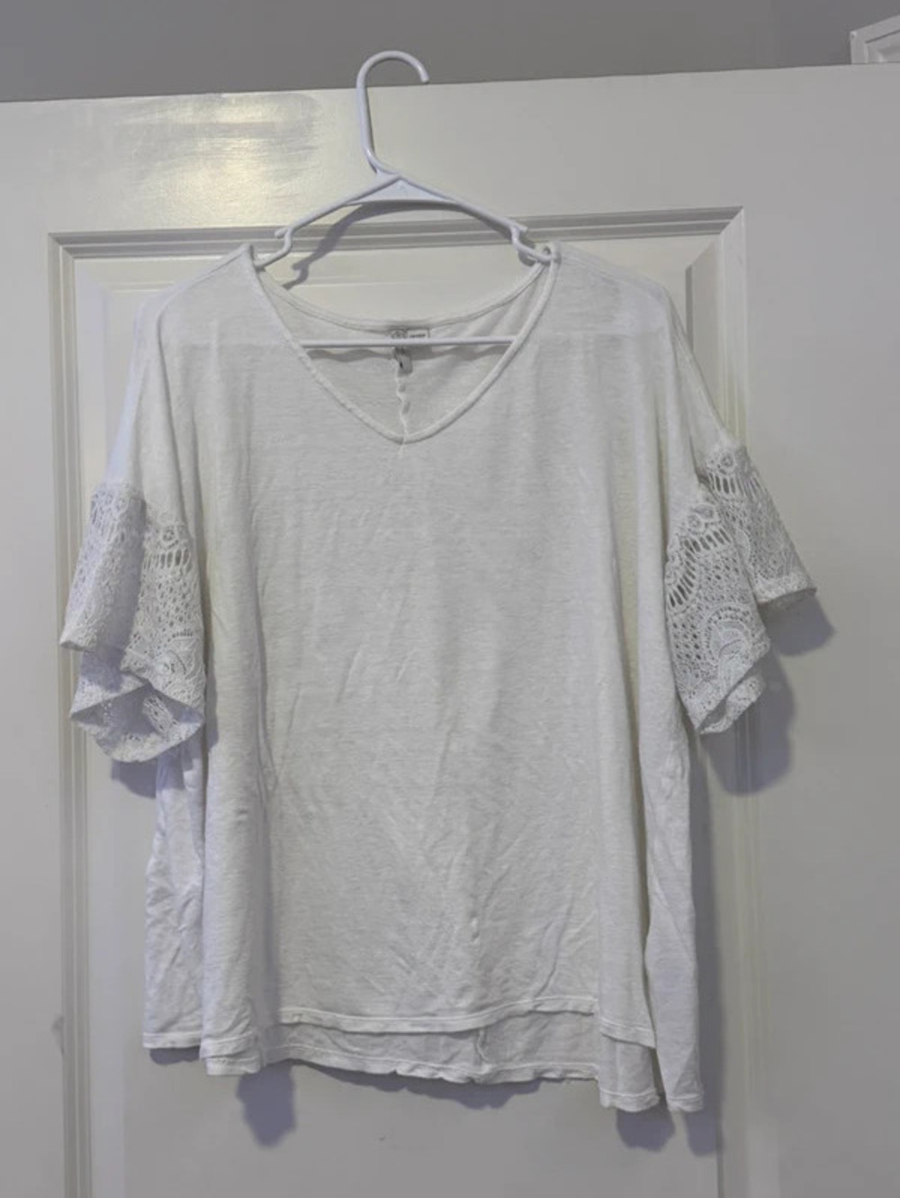 Women’s size 18/20 white shirt